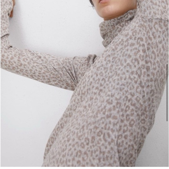 NWT Zara Leopard Print Soft Touch Turtleneck Sweater - Picture 3 of 11